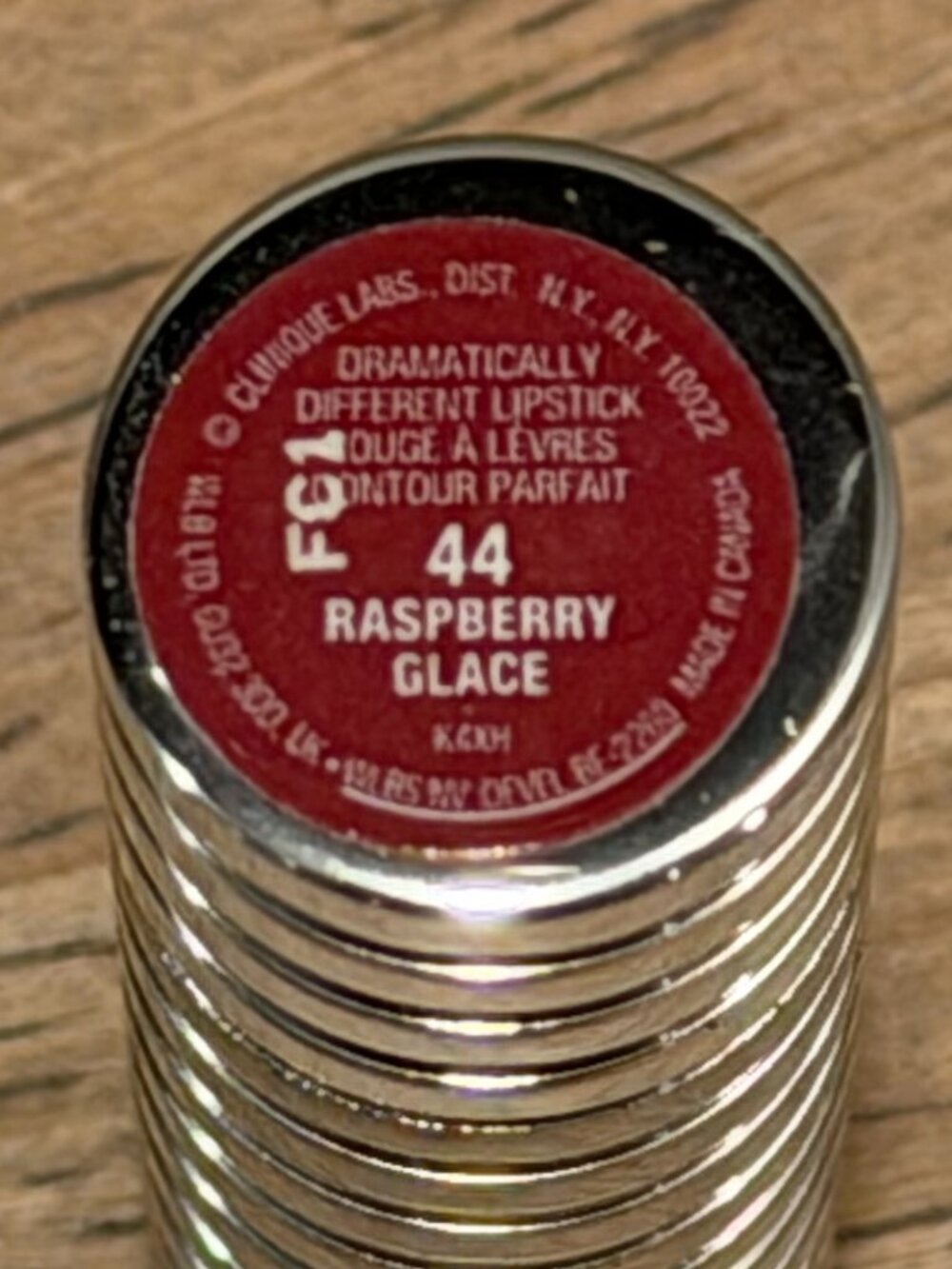 Clinique Dramatically Different Lipstick Lip Color 44 Raspberry Glace NWT - Picture 7 of 11